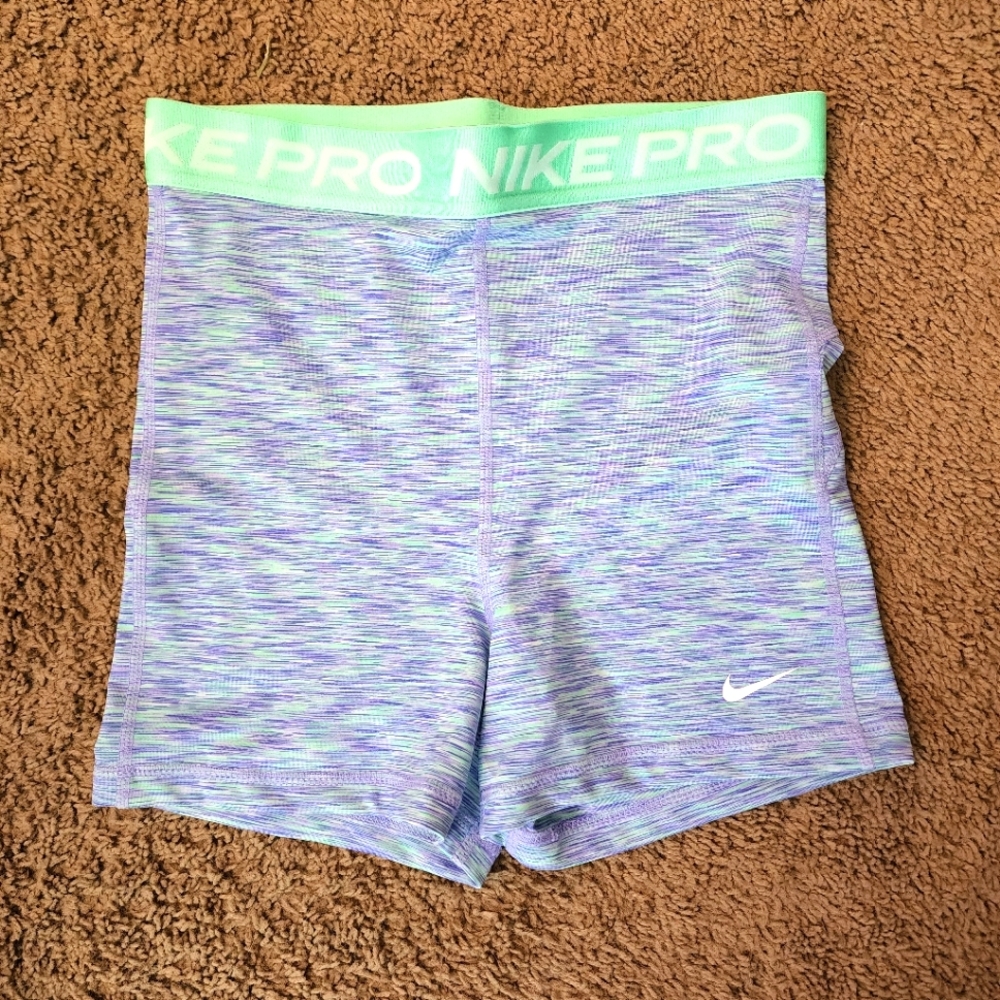 Nike Pro high-waisted shorts size s